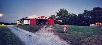 Vintage Camper Cabin on Beautiful Farm Near Ark & Bourbon Trail
