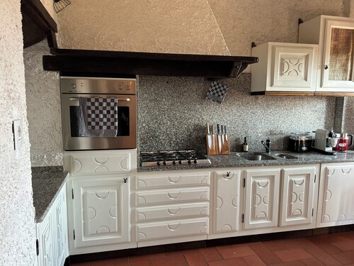 Luxurious country house villa with pool for 2 families (sleeps 10)