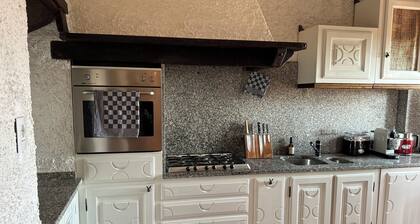 Luxurious country house villa with pool for 2 families (sleeps 10)