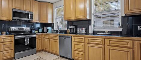 ميكروويف، فرن، موقد طهي مسطح، غسالة أطباق