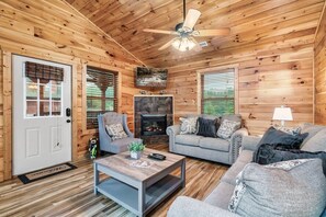 Smart TV, fireplace, video games - Free Dollywood Tix/5Min2Dollywood/Pool Table (Pigeon Forge)