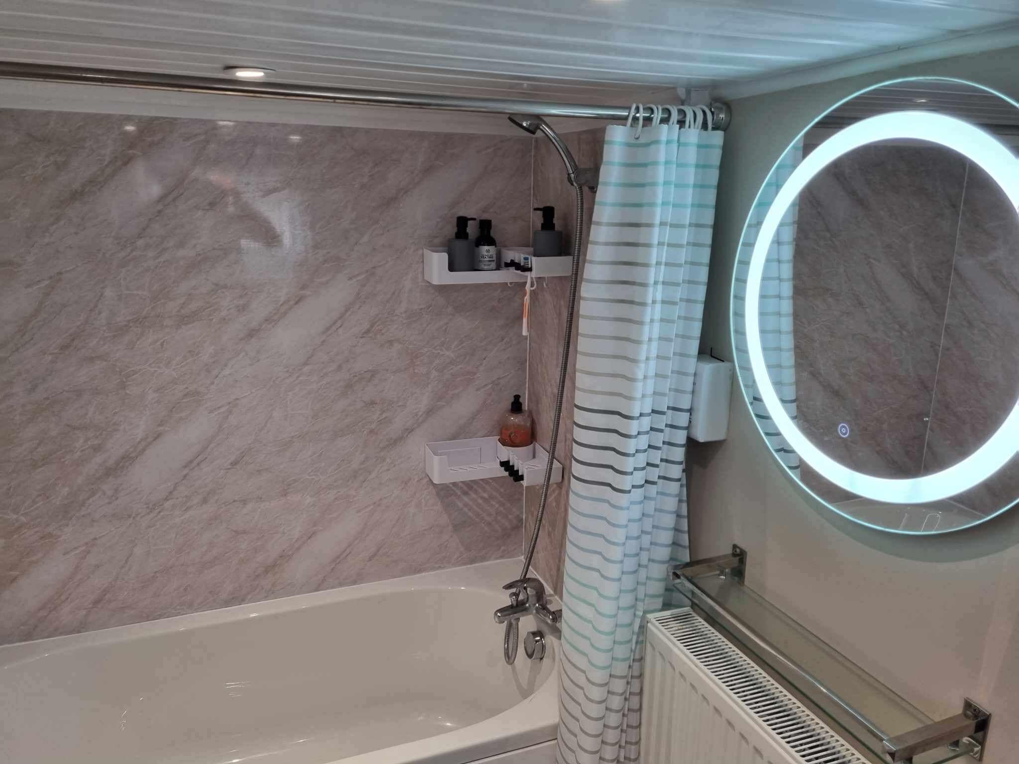 Hårføner, håndklær, såpe og sjampo