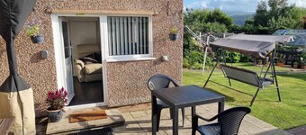 Ann's Garden Flat, Llandudno and Conwy. Quiet Residential Area, Self Contained