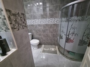 Haartrockner, Seife, Toilettenpapier