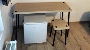 スタンダード ルーム | デスク、WiFi (無料)、ベッドシーツ