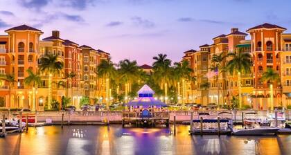 5-Star Deluxe Naples 2BD/2BR. Resort Pool. Stay & Play Complementary Golf
