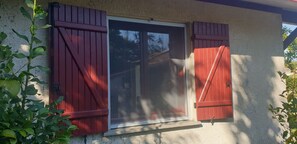 Exterior detail - COMFORTABLE COTTAGE MEDOC COUNTRYSIDE BETWEEN ESTUARY AND ARCACHON BASIN (LISTRAC MEDOC)