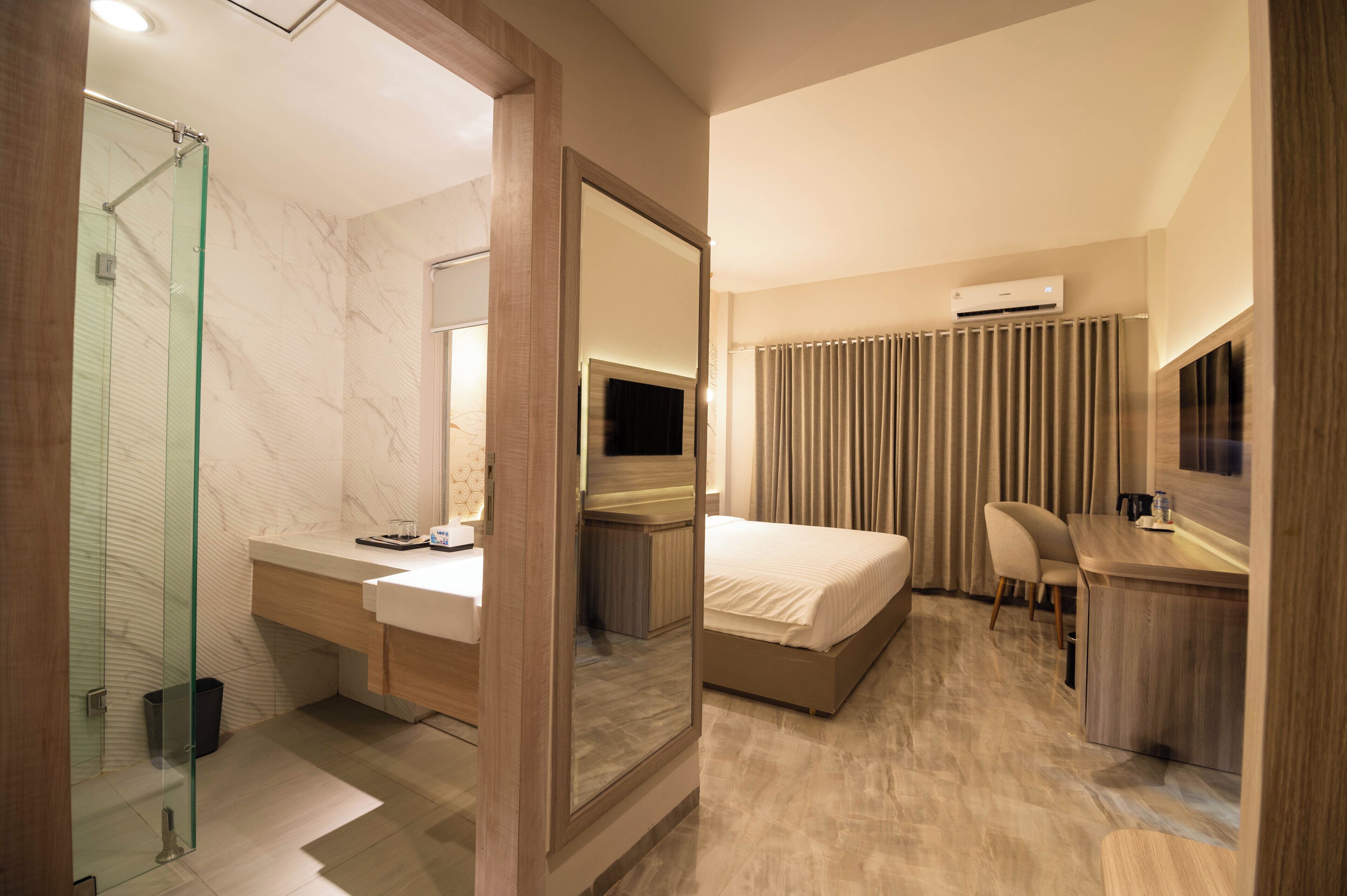 Camera Luxury, 1 letto king, non fumatori | Bagno | Doccia, set di cortesia gratuito, asciugacapelli, pantofole