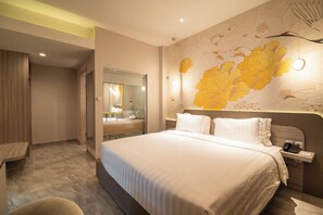 Luxury Room, 1 King Bed, Non Smoking | 1 bedroom, desk, soundproofing, free WiFi