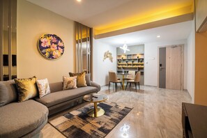 Luxury Room, 1 King Bed, Non Smoking | Living area | 43-inch Smart TV with satellite channels