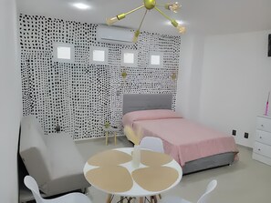 1 chambre, fer et planche à repasser, accès au Wi-Fi (inclus)