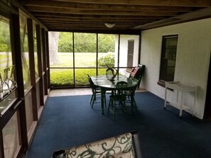Dining - Rustic cottage with private beach and lake access. (Fort Erie)