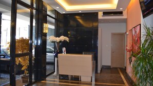 Quầy tiếp tân