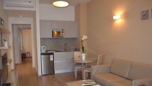 Phòng Suite tiện nghi đơn giản
