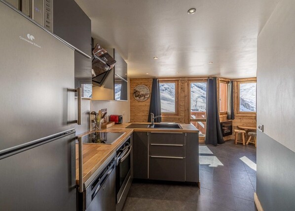 Fridge, microwave, oven, stovetop - Appartement 6 Personnes Ski aux Pieds Proche Esf, Nazca F42 (Les Belleville)