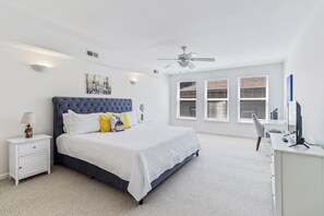 2 bedrooms, desk, iron/ironing board, free WiFi - Condo in the Highlands walkable to restaurants, bars, and shopping (Louisville)