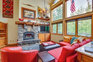 TV, fireplace, books - Frisco River Gem Close to Slopes, Trails & Main St (Frisco)