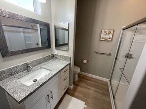 Shower, hair dryer, towels, soap - Sabino Canyon Get Away (Tucson)
