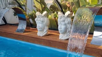 Piscine couverte, piscine extérieure