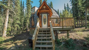 Family Cottage, 2 Queen Beds - 8 Minutes from Main Lodge | Bed sheets