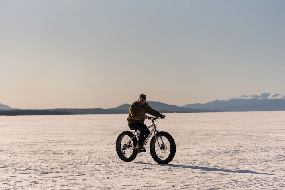 Inn On The Lake by null