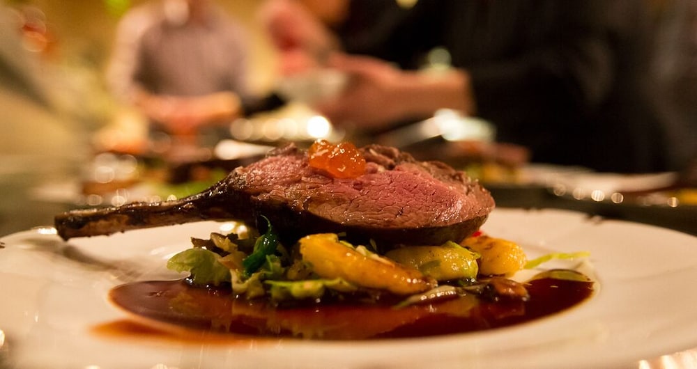 Inn On The Lake by null