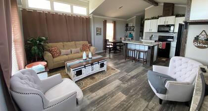 Peaceful and Quiet Place to Relax on 20 acres just 5 minutes from town