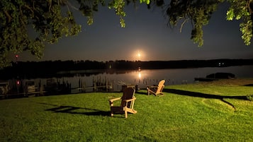 Basic Cabin | Water view