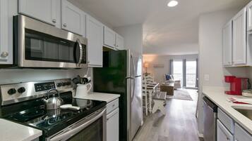 Chaise haute, tables à manger