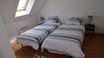 2 slaapkamers, een strijkplank/strijkijzer, gratis wifi, beddengoed
