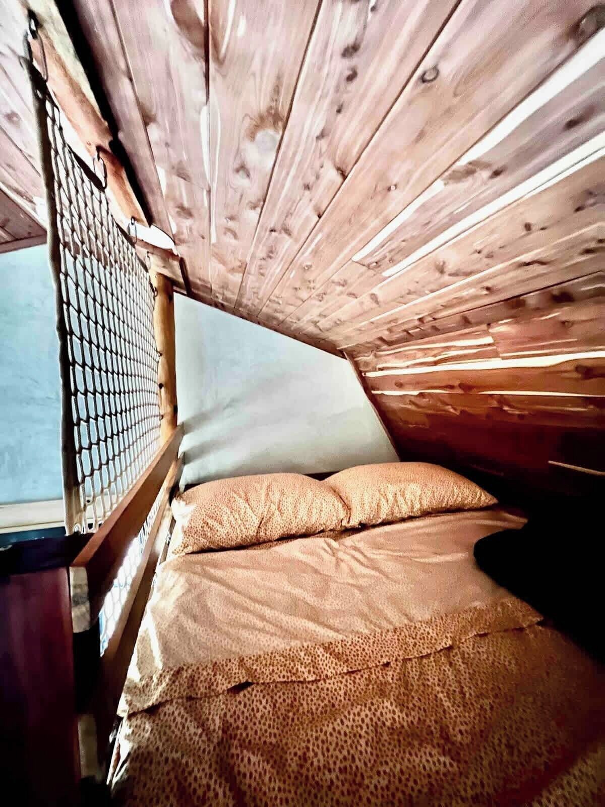 1 slaapkamer, een strijkplank/strijkijzer, reisbedje, wifi