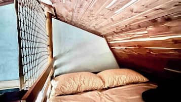 1 slaapkamer, een strijkplank/strijkijzer, reisbedje, wifi