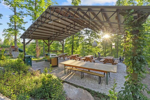 Chickadee: Funky Mountain Stay @ Talking Water