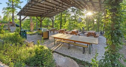 Chickadee: Funky Mountain Stay @ Talking Water