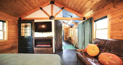 Colorful Log Cabin w Private Trails and Firepits