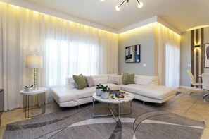 Smart TV - Luxury, Cozy w/ private pool - FREE RESORT - 4Bed/3Bath 10minutes from Disney (Kissimmee)