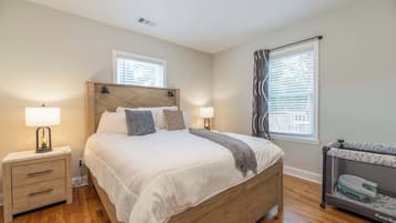 2 chambres, fer et planche à repasser, lit parapluie, Wi-Fi gratuit