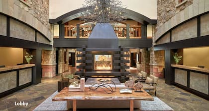 2 BR 2 BA Unit in Vail Village Beautiful Sebastian Residence w 5 Star Amenities