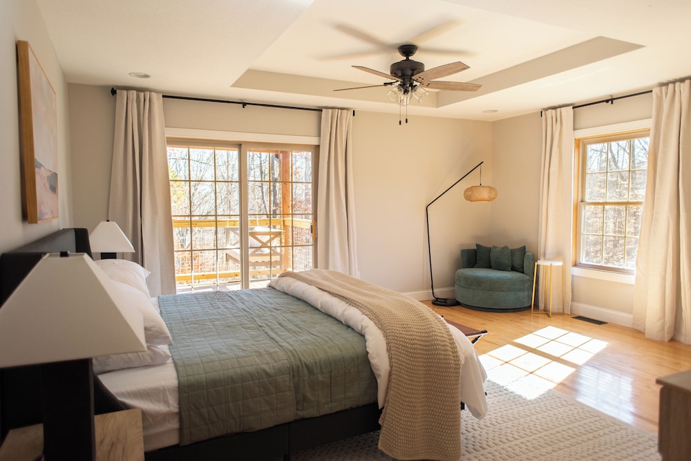 cabin getaway located minutes from both Nashville and Columbus