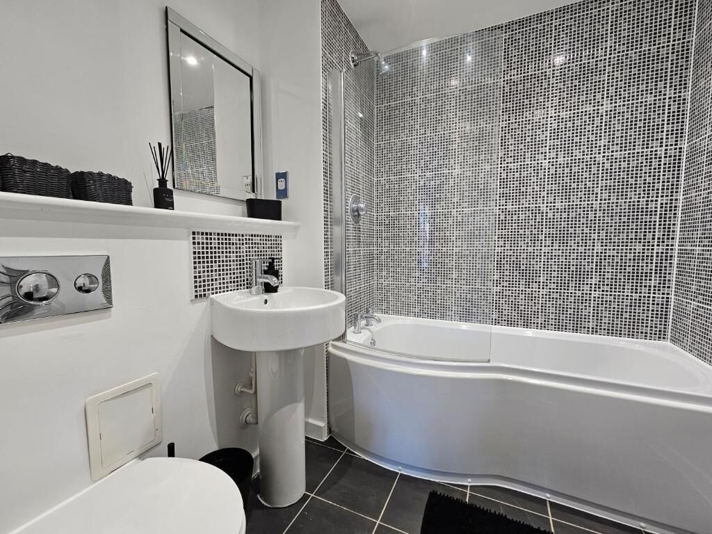 Bruser, hårtørrer, håndklæder, Sæbe