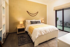 1 dormitorio, escritorio, wifi gratis y ropa de cama