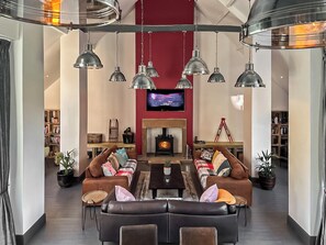 TV, fireplace - The Coach House 1861 (Morland, near Penrith)