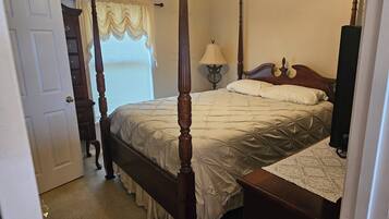 4 habitaciones, tabla de planchar con plancha, wifi y ropa de cama