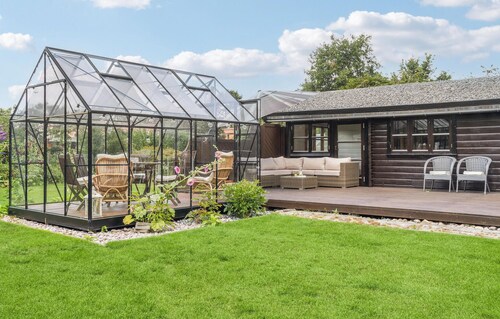 Amazing home in Stege with kitchen