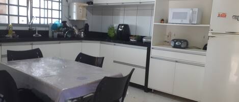 Geladeira, cooktop, liquidificador