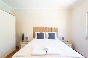 6 dormitorios, tabla de planchar con plancha, Internet y ropa de cama