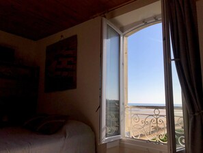 旅行婴儿床、免费 WiFi