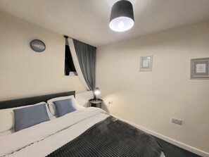 3 soverom, skrivebord, strykejern/-brett og wi-fi