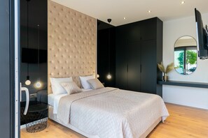 3 chambres, fer et planche à repasser, lit de bébé portatif