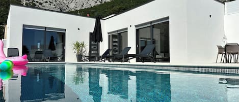 Outdoor pool, a heated pool